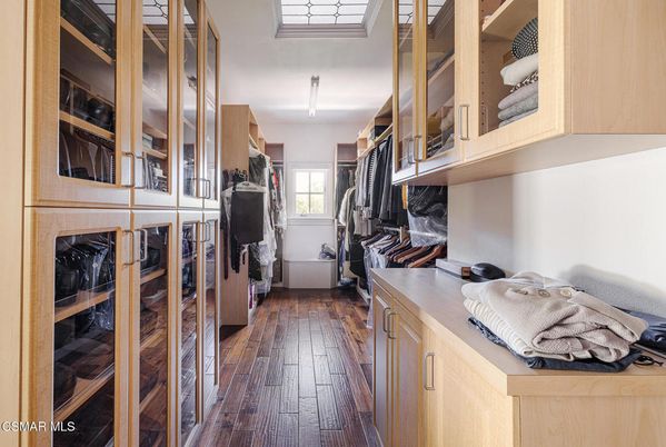 Interior, Walk-in Closets, Wood Texture Flooring