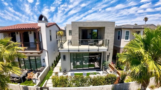 Exterior, Facade, Spanish Mediterranean