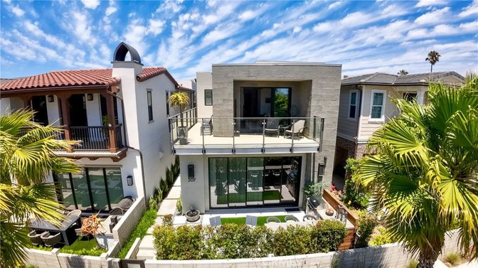 Exterior, Facade, Spanish Mediterranean