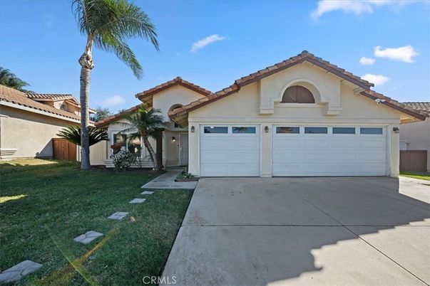 Attached, Exterior, Facade, Mediterranean