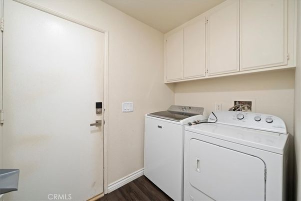Interior, Washer, Wood Texture Flooring
