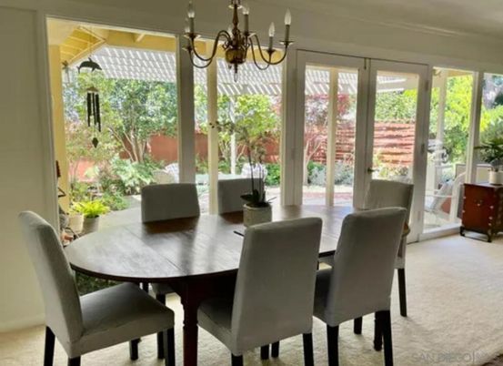 Chandelier, Dining room, Interior