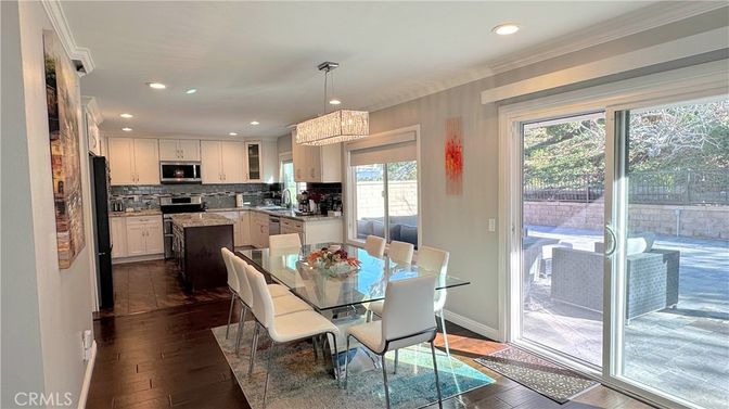 Chandelier, Dining room, Interior, Kitchen, Pendant Lights, Recessed Lighting, Stainless Steel Appliances, Wood Texture Flooring