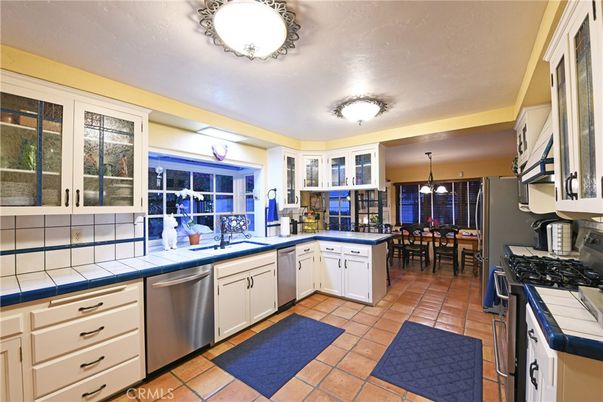 Dining room, Interior, Kitchen, Pendant Lights, Tile Countertops