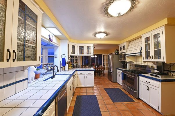 Dining room, Interior, Kitchen, Stainless Steel Appliances, Tile Countertops