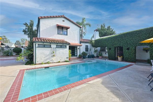Exterior, Pool