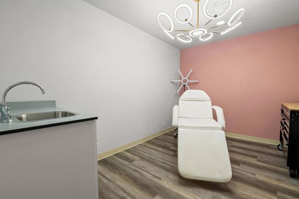 Chandelier, Interior, Wood Texture Flooring