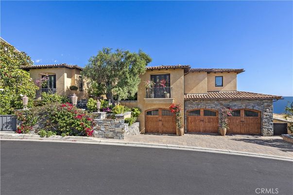 Attached, Exterior, Facade, Mediterranean