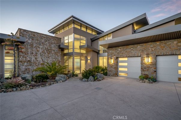 Attached, Exterior, Facade, Modern