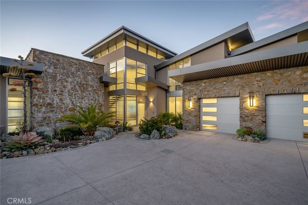 Attached, Exterior, Facade, Modern