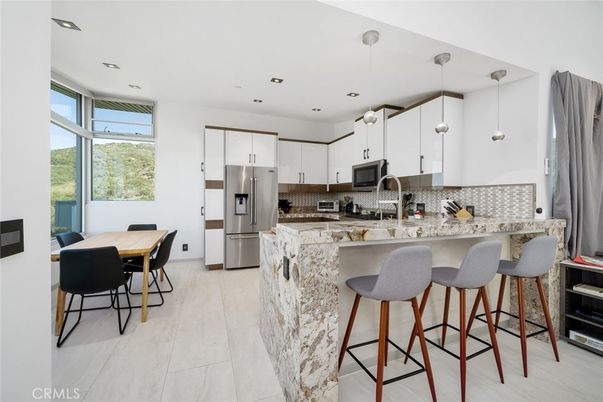 Dining room, Interior, Kitchen, Pendant Lights, Recessed Lighting, Stainless Steel Appliances