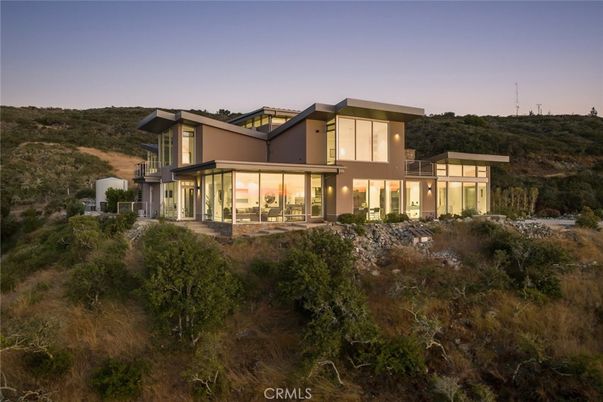 Backyard, Exterior, Facade, Modern