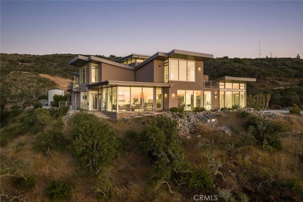 Backyard, Exterior, Facade, Modern