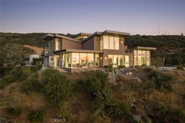Backyard, Exterior, Facade, Modern