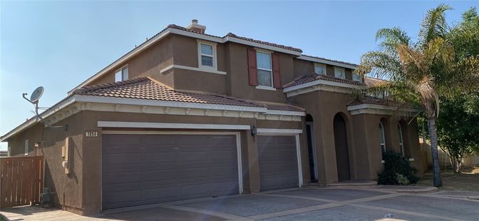 Attached, Exterior, Facade, Mediterranean