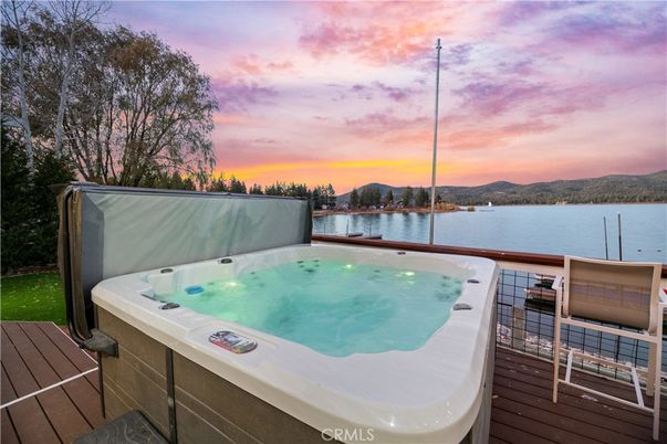 Exterior, Hot Tub, Water