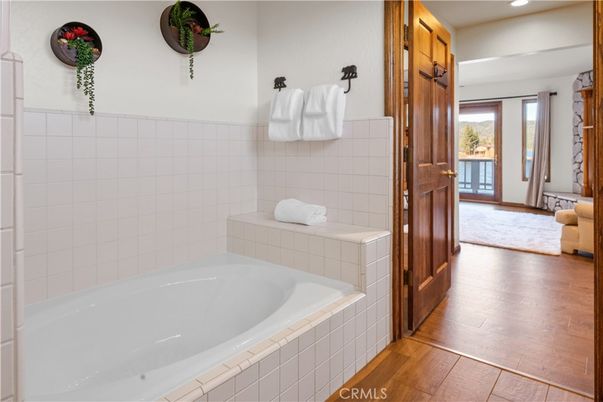 Bathroom, Interior, Recessed Lighting, Wood Texture Flooring