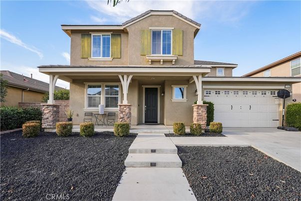 Attached, Exterior, Facade, Mediterranean