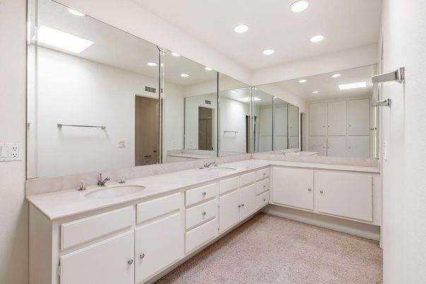 Bathroom, Dual Sink Vanities, Interior, Recessed Lighting