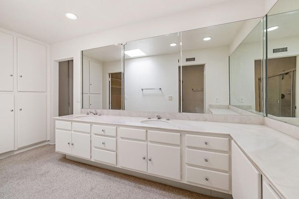 Bathroom, Dual Sink Vanities, Interior, Recessed Lighting