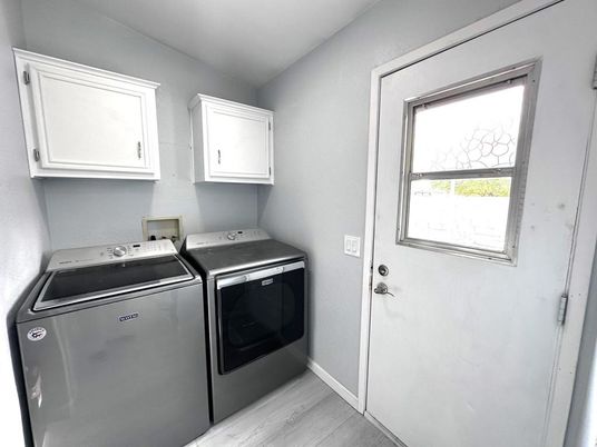 Interior, Washer, Wood Texture Flooring