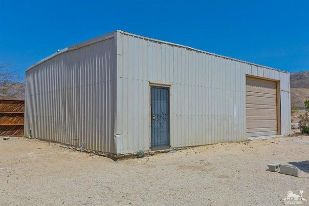 Detached Garage, Exterior