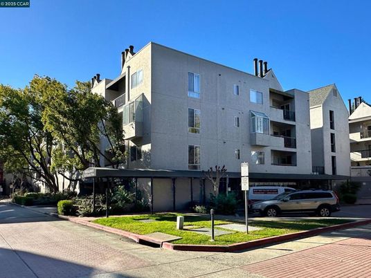 Exterior, Facade, Condo Building