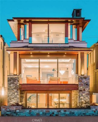Exterior, Facade, Modern