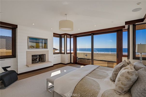Bedroom, Fireplace, Interior, Recessed Lighting, Water