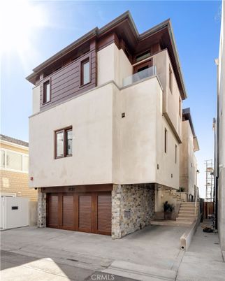 Attached, Exterior, Facade, Modern
