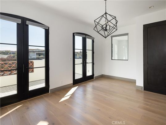 Empty room, Interior, Pendant Lights, Wood Texture Flooring