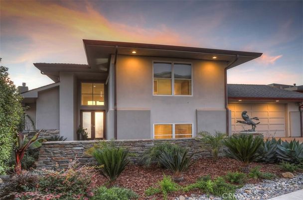 Backyard, Exterior, Facade, Modern