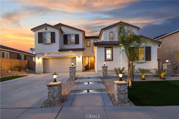 Attached, Exterior, Facade, Mediterranean