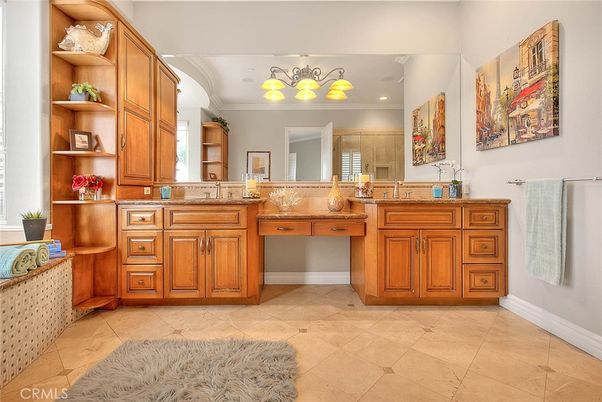 Bathroom, Dual Sink Vanities, Interior, Recessed Lighting