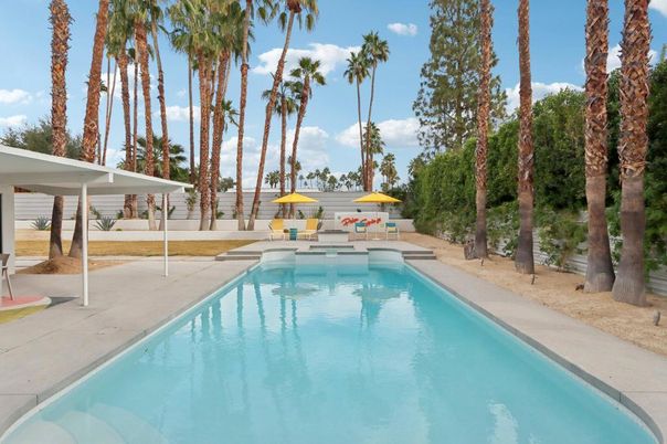 Exterior, Playground, Pool
