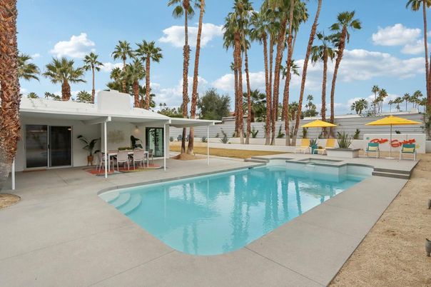 Exterior, Pool