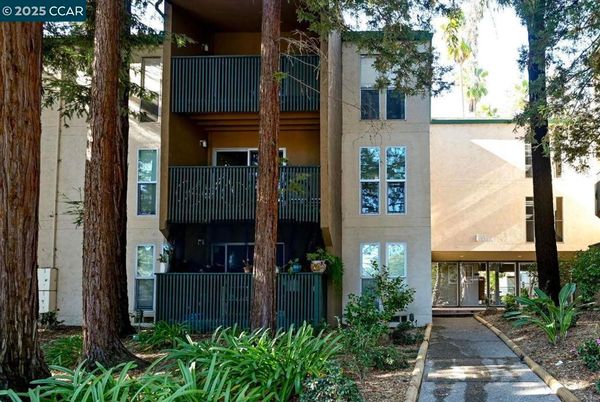 Exterior, Facade, None