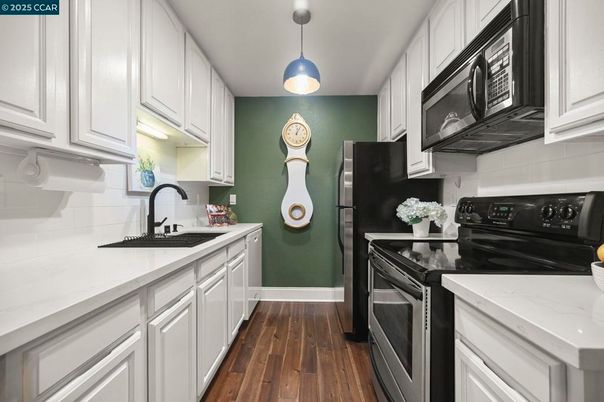 Interior, Kitchen, Pendant Lights, Wood Texture Flooring