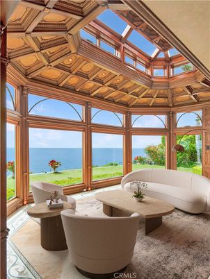 Interior, Living room, Sun Room, Water, Wooden Beams