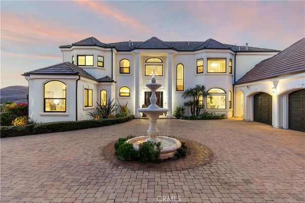 Attached, Exterior, Facade, Mediterranean