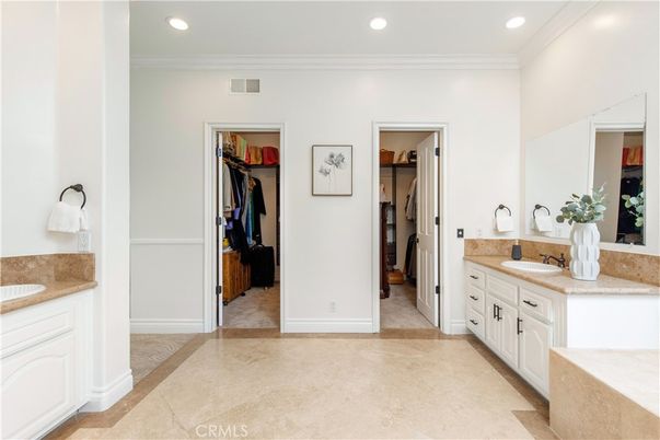 Bathroom, Dual Sink Vanities, Interior, Recessed Lighting