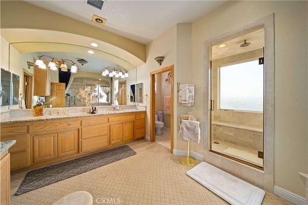 Bathroom, Dual Sink Vanities, Interior, Recessed Lighting