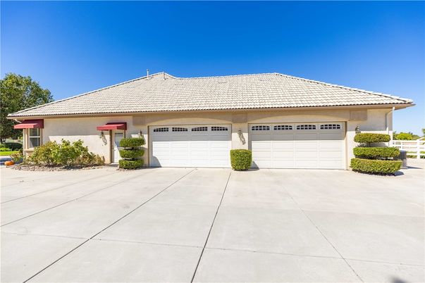 Attached, Exterior, Facade, Ranch