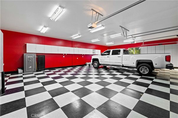 Garage, Interior