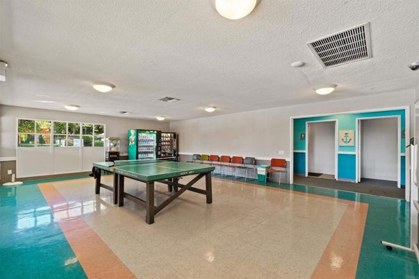 Game Room, Interior