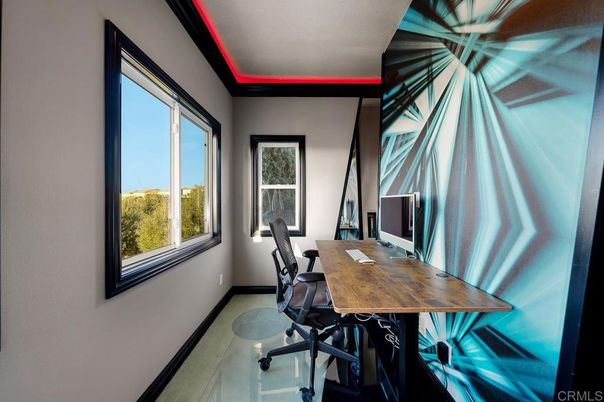 Home Office, Interior