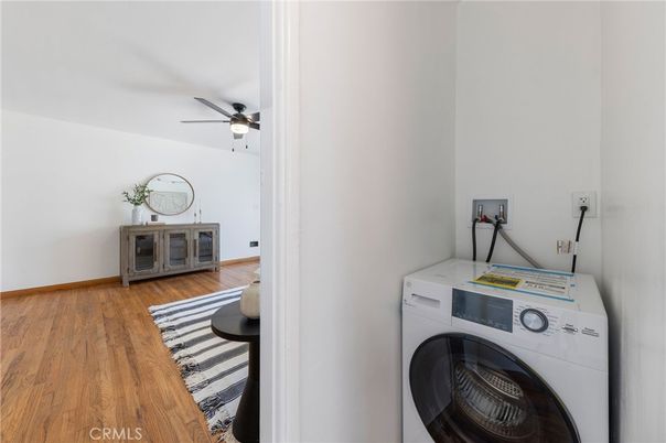 Interior, Washer, Wood Texture Flooring