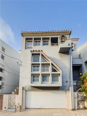 Attached, Exterior, Facade, Mediterranean