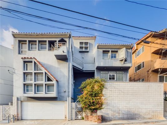 Attached, Exterior, Facade, Mediterranean