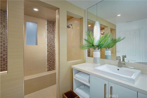 Bathroom, Interior, Recessed Lighting